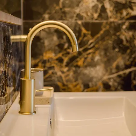 Liostasi Luxury