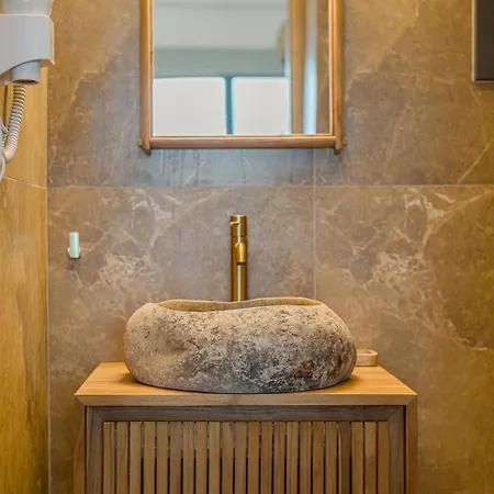 Liostasi Luxury