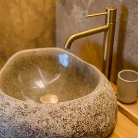 Liostasi Luxury Tragána
